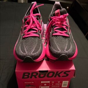 Brand New Brooks Women's Glycerin 22 Athletic Shoes - Black and Pink